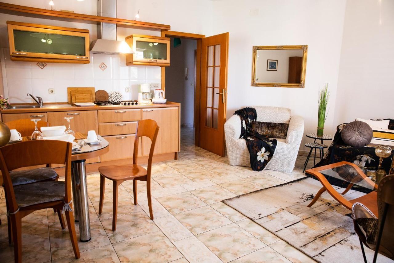 Villa Mareonda - Apartments Sussurro Rovinj Eksteriør billede