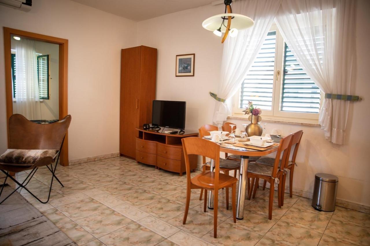 Villa Mareonda - Apartments Sussurro Rovinj Eksteriør billede