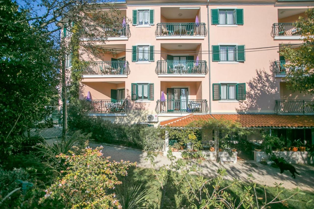 Villa Mareonda - Apartments Sussurro Rovinj Eksteriør billede